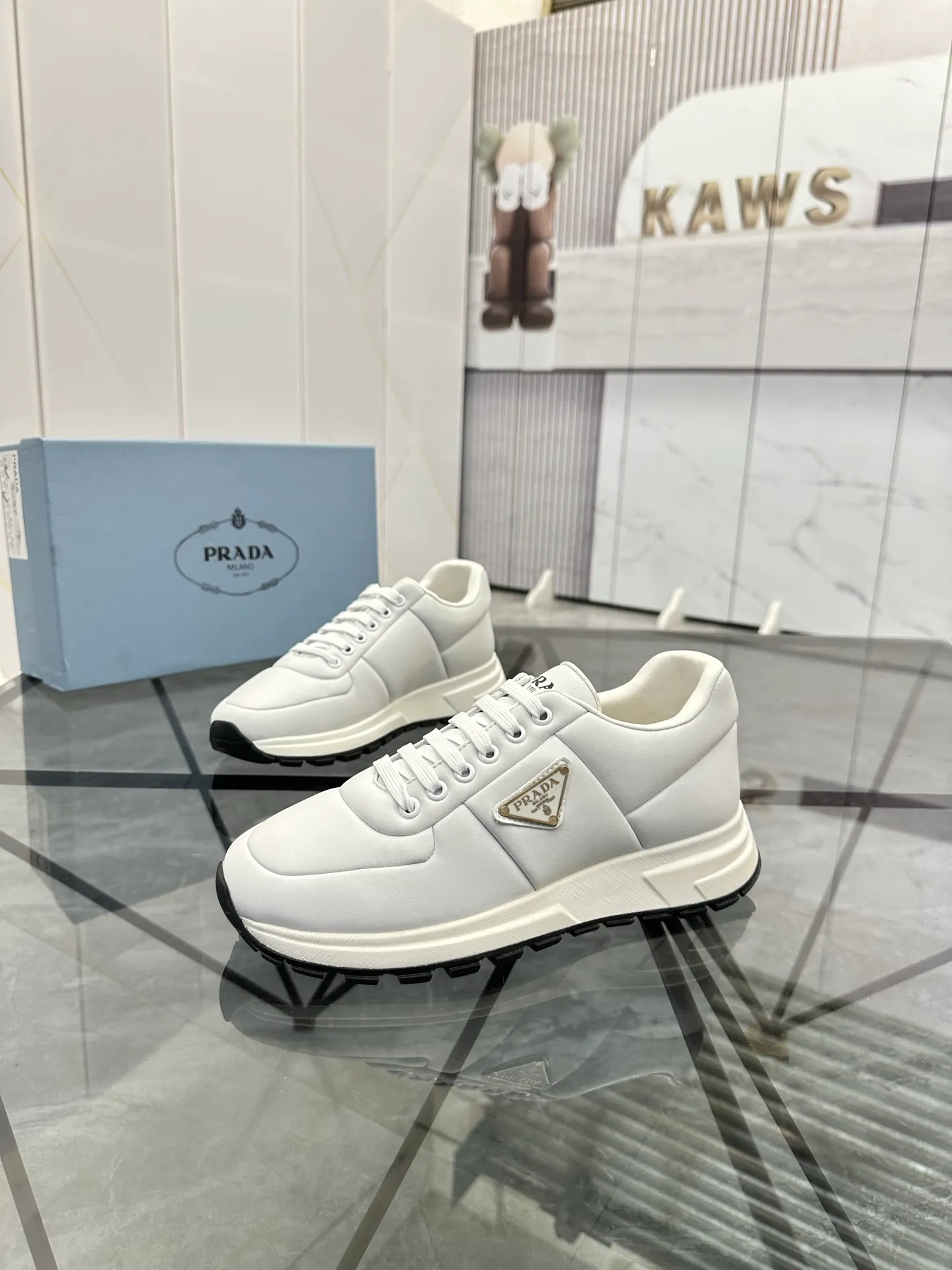 Men's shoes: 💰P440¥ Product trademark: Prada *"Prada*" low-top casual shoes Regular size: 38-44 (can be customized to 45.46) Product materials: imported cowhide upper, sheepskin lining, original outsole. Number: 835